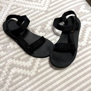 Teva Original Size 8 Sandal. Lightly worn. Great condition. Comfy.